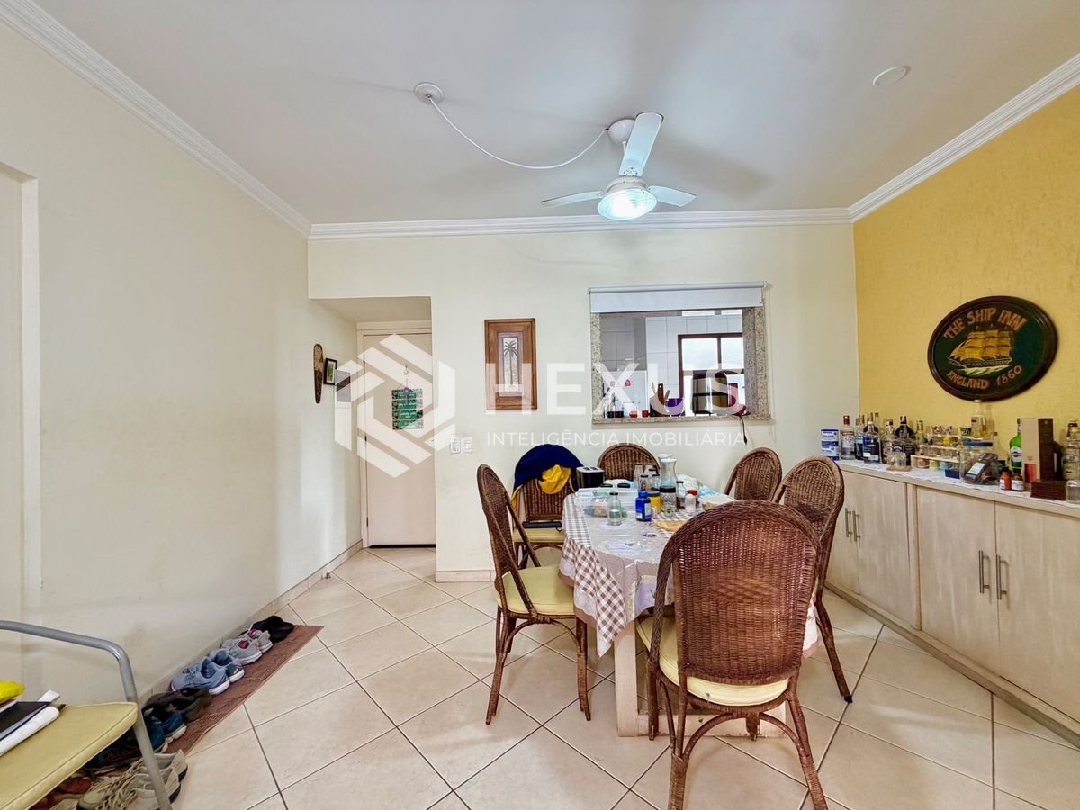 Foto 5 de Apartamento com varanda a 550m da praia na Enseada, Guarujá