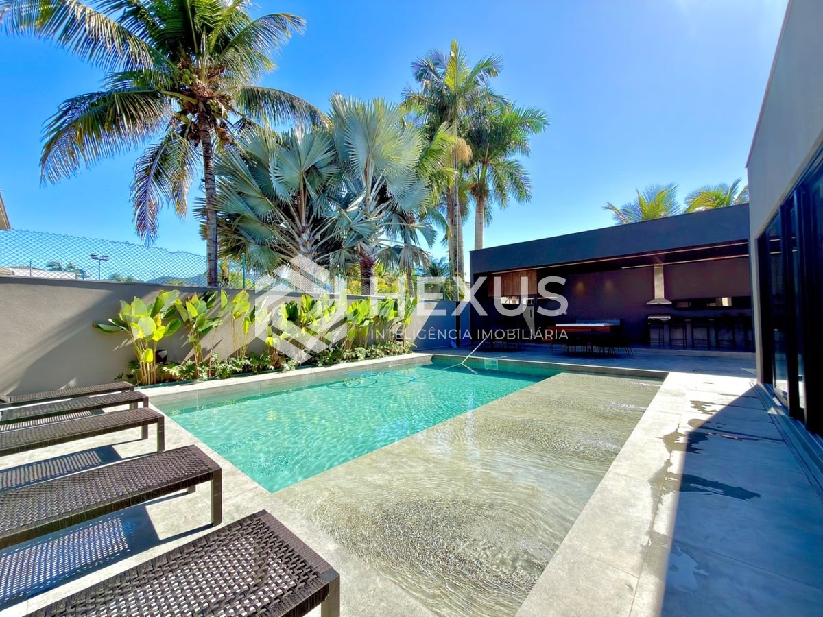 Foto 3 de Casa de alto padrão com piscina e área gourmet no Jardim Acapulco, Guarujá