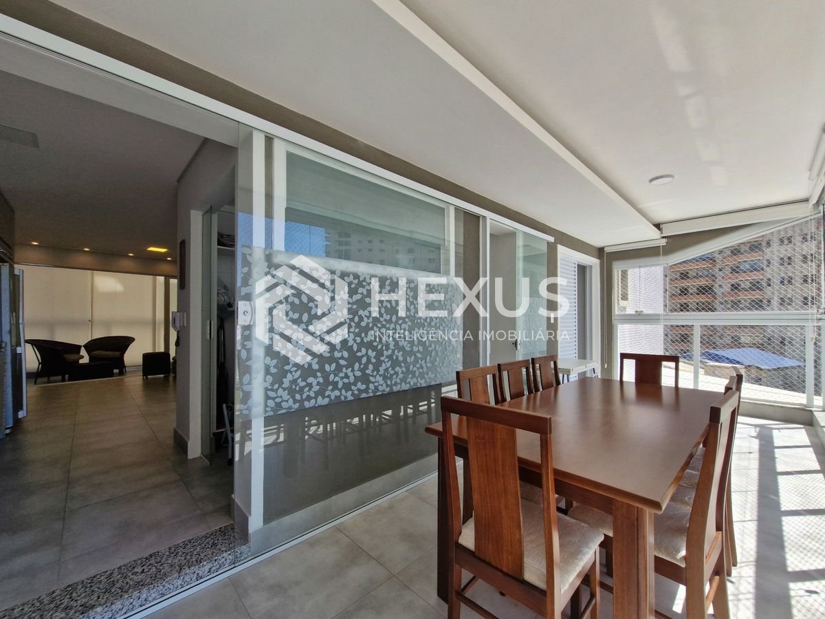 Foto 3 de Apartamento beira mar com varanda gourmet vista mar e lazer no Jardim Astúrias, Guarujá