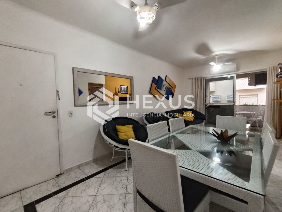 Foto 3 de Apartamento reformado com varanda a 300m da praia na região da Brunella na Enseada, Guarujá