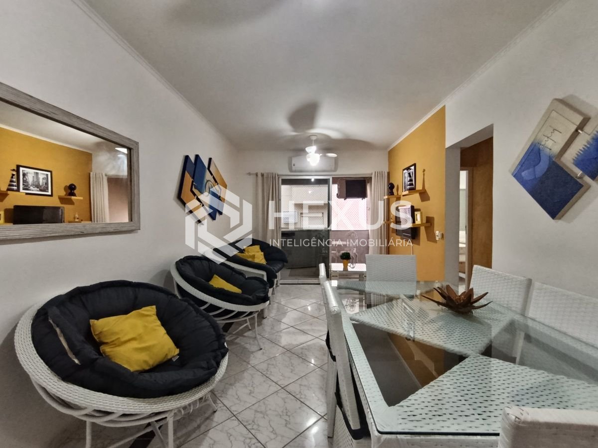 Foto 2 de Apartamento reformado com varanda a 300m da praia na região da Brunella na Enseada, Guarujá
