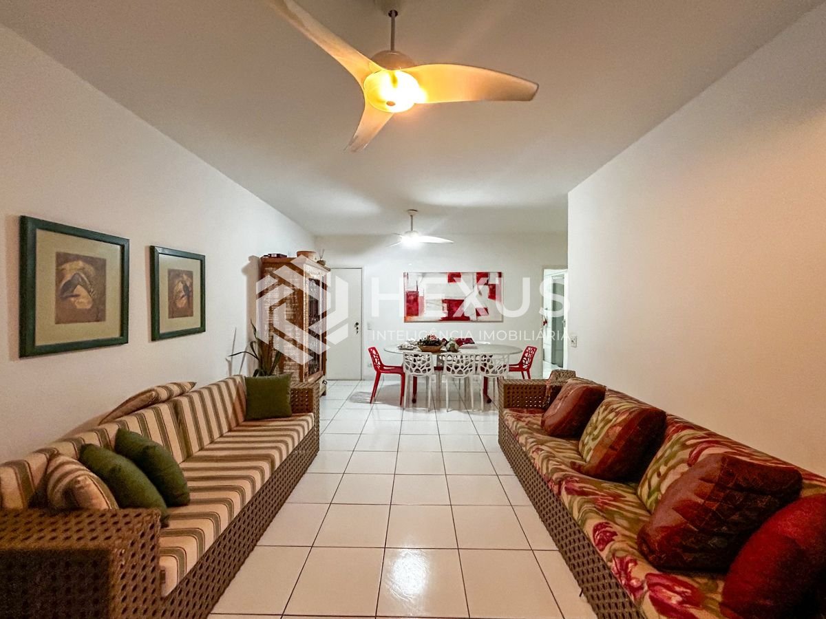 Foto 5 de Apartamento beira mar reformado com varanda vista mar nas Pitangueiras, Guarujá