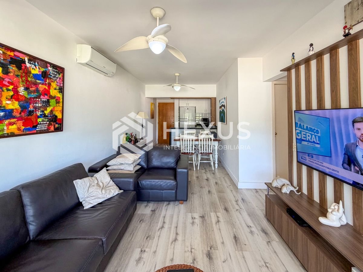 Foto 3 de Apartamento frente mar reformado com varanda vista mar e lazer na Enseada, Guarujá
