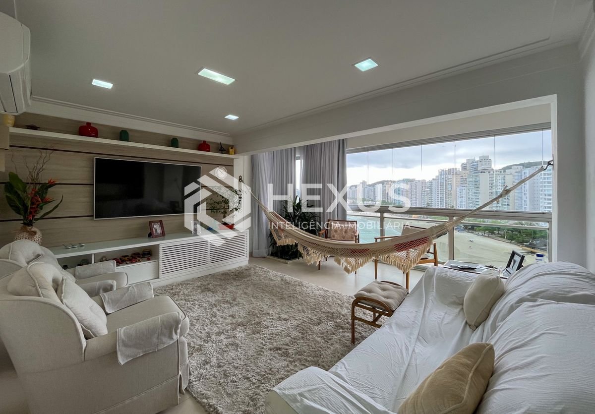 Foto 3 de Apartamento reformado frente mar com varanda gourmet vista mar nas Pitangueiras, Guarujá