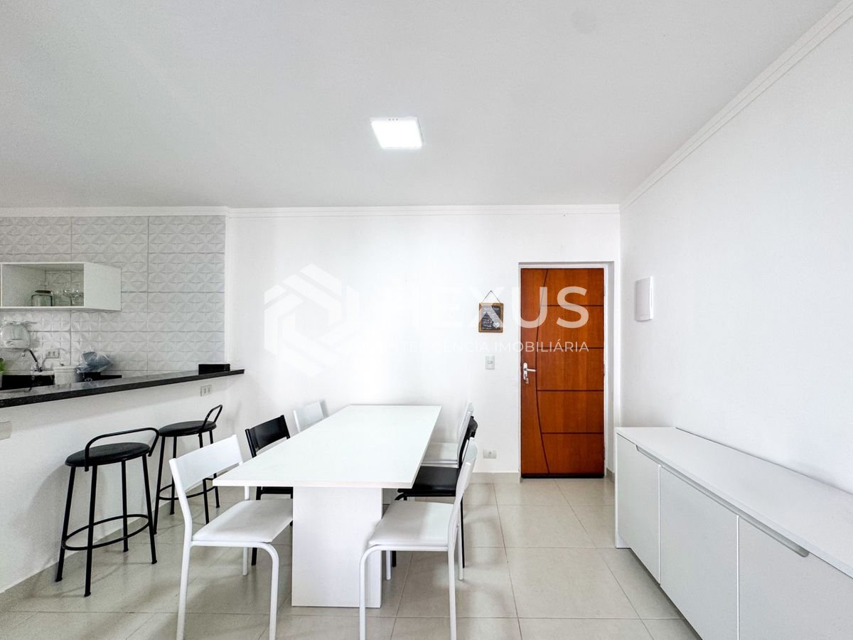 Foto 2 de Apartamento reformado com varanda vista mar e lazer a 250m da praia nas Pitangueiras, Guarujá