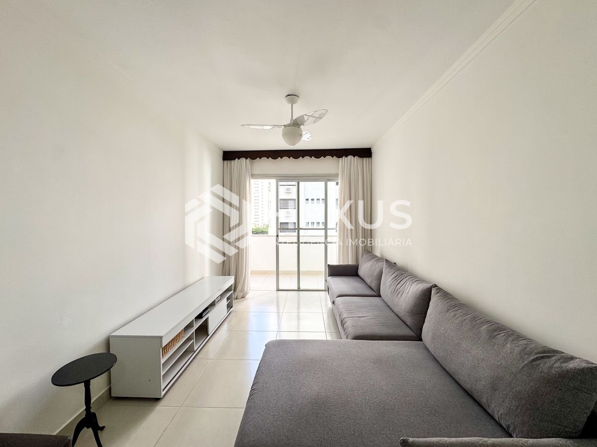 Foto 3 de Apartamento reformado com varanda vista mar e lazer a 250m da praia nas Pitangueiras, Guarujá