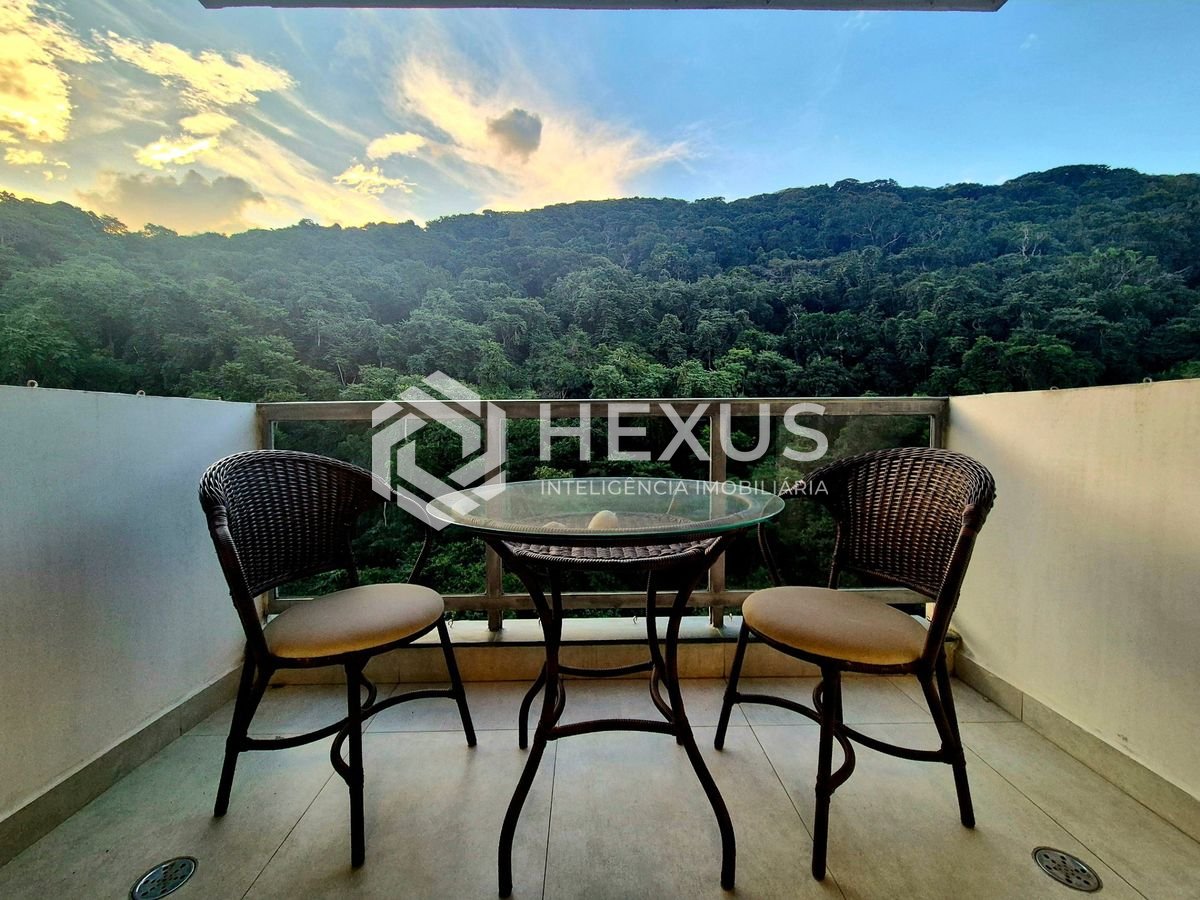 Foto 4 de Apartamento reformado com varanda e lazer a 500m da praia na região da Barra Funda nas Pitangueiras, Guarujá