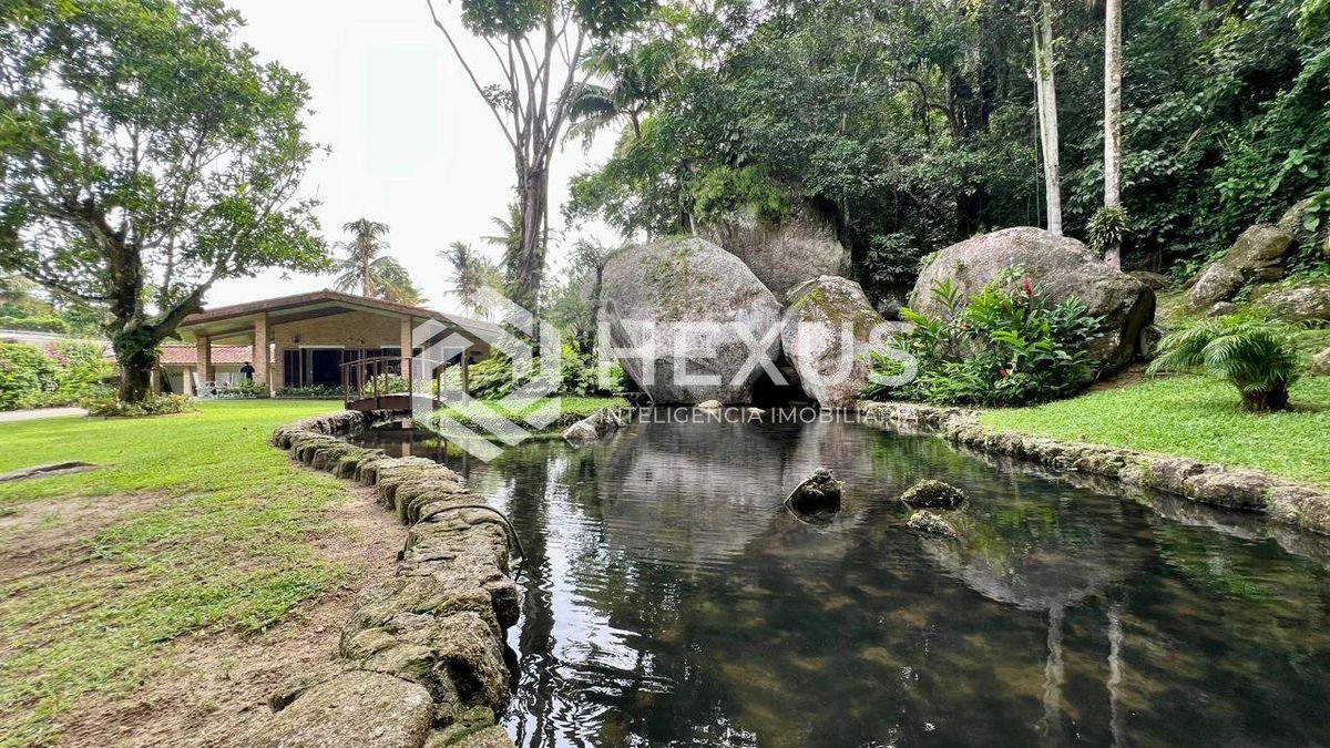 Foto 3 de Casa com lago área gourmet e piscina no Jardim Guaiuba, Guarujá