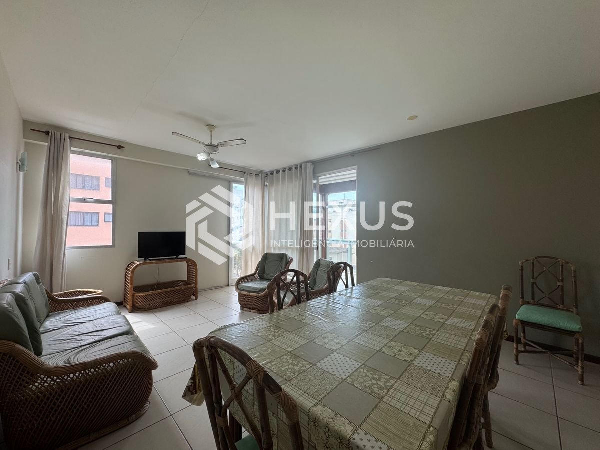 Foto 2 de Apartamento com varanda e lazer a 400m da praia na Enseada, Guarujá