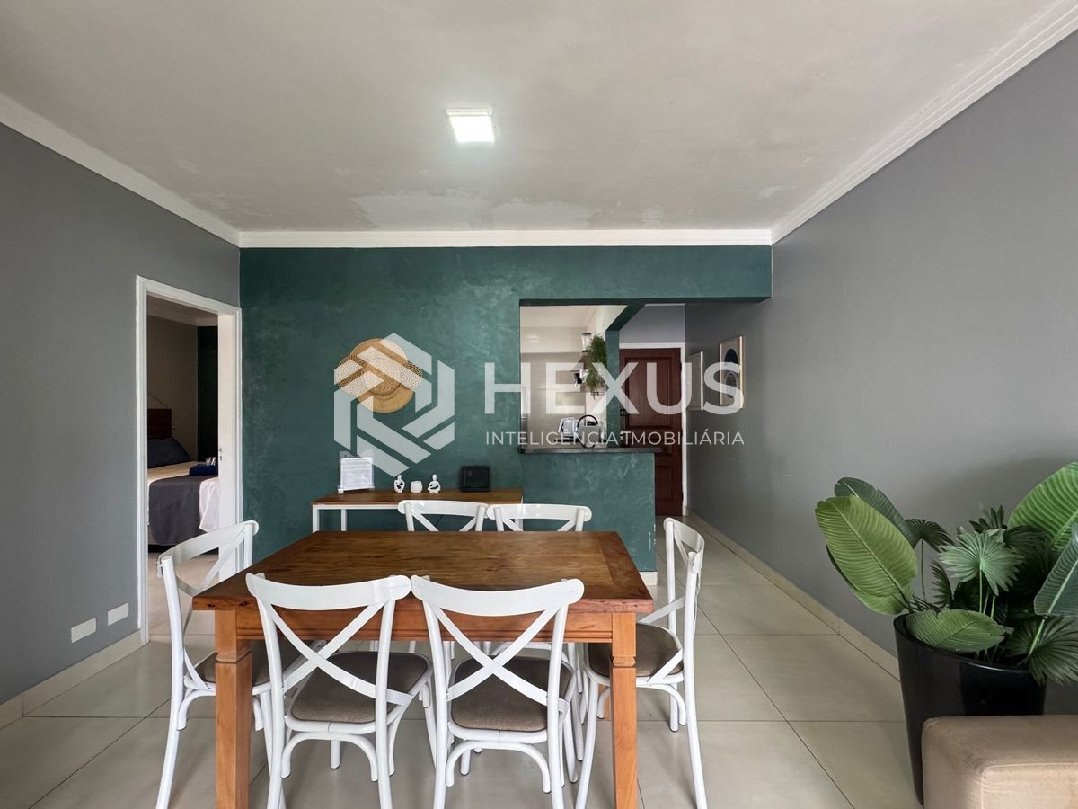 Foto 5 de Apartamento reformado com varanda e lazer a 150m da praia na Enseada, Guarujá