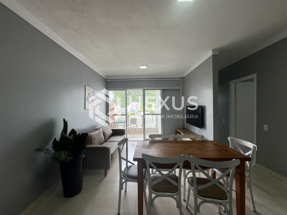 Foto 4 de Apartamento reformado com varanda e lazer a 150m da praia na Enseada, Guarujá