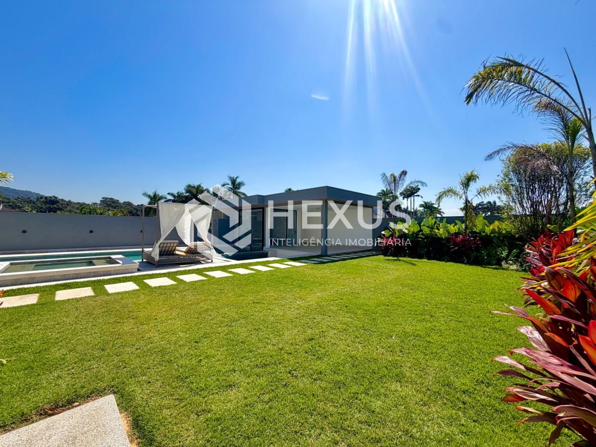 Foto 5 de Casa de alto padrão com piscina e área gourmet no Jardim Acapulco, Guarujá