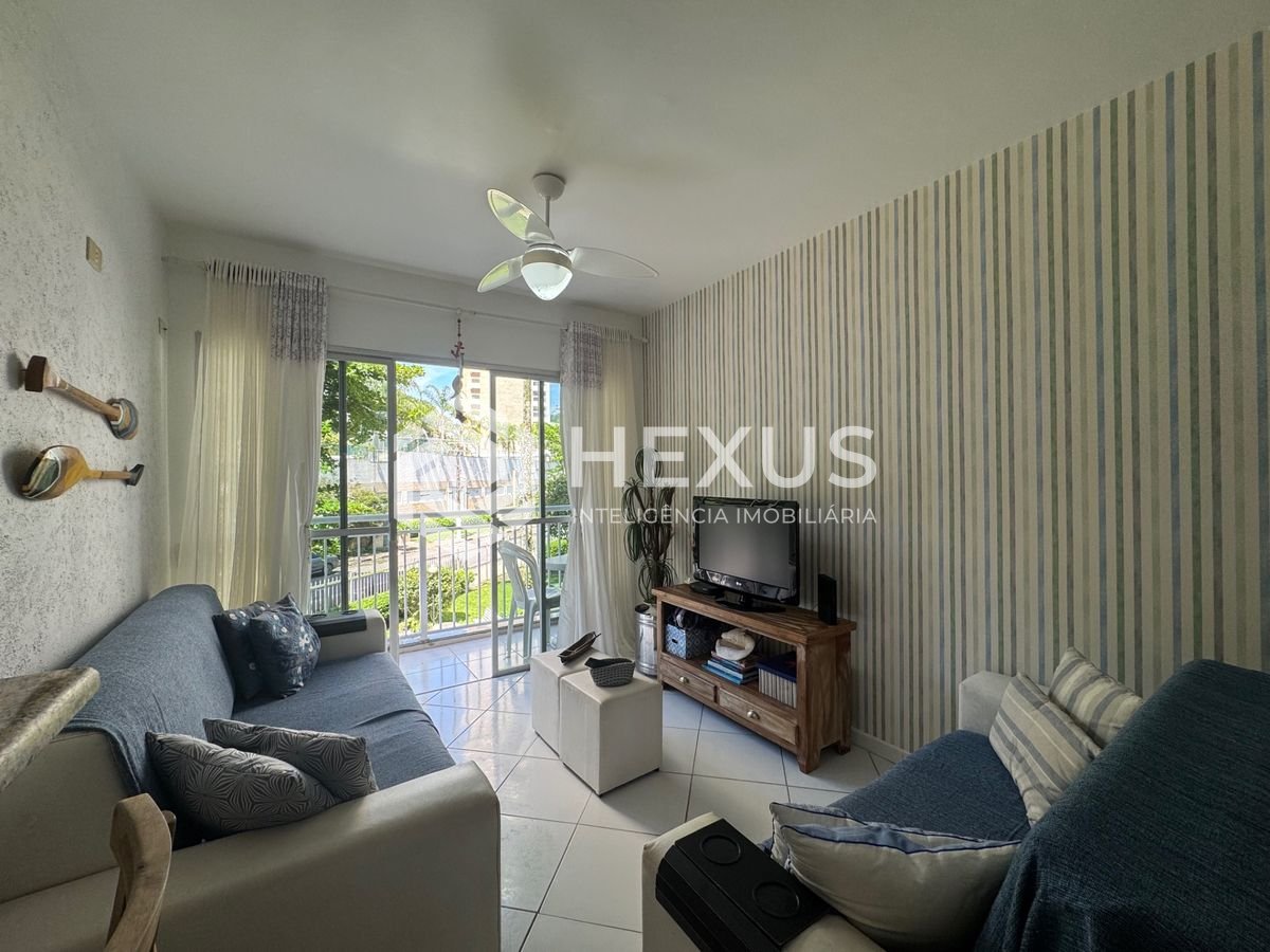 Foto 4 de Apartamento reformado com varanda e lazer a 400m da praia na Enseada, Guarujá