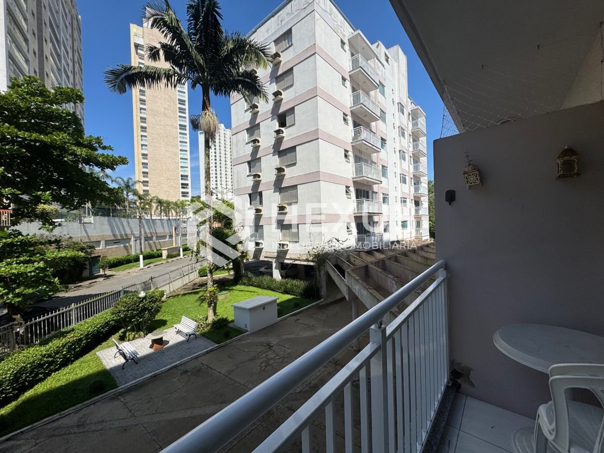 Foto 5 de Apartamento reformado com varanda e lazer a 400m da praia na Enseada, Guarujá