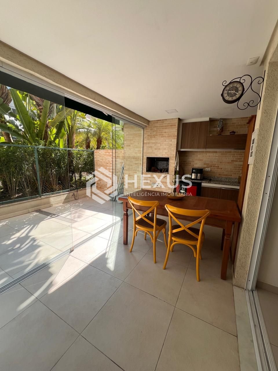 Apartamento garden reformado com varanda gourmet e lazer na Enseada, Guarujá