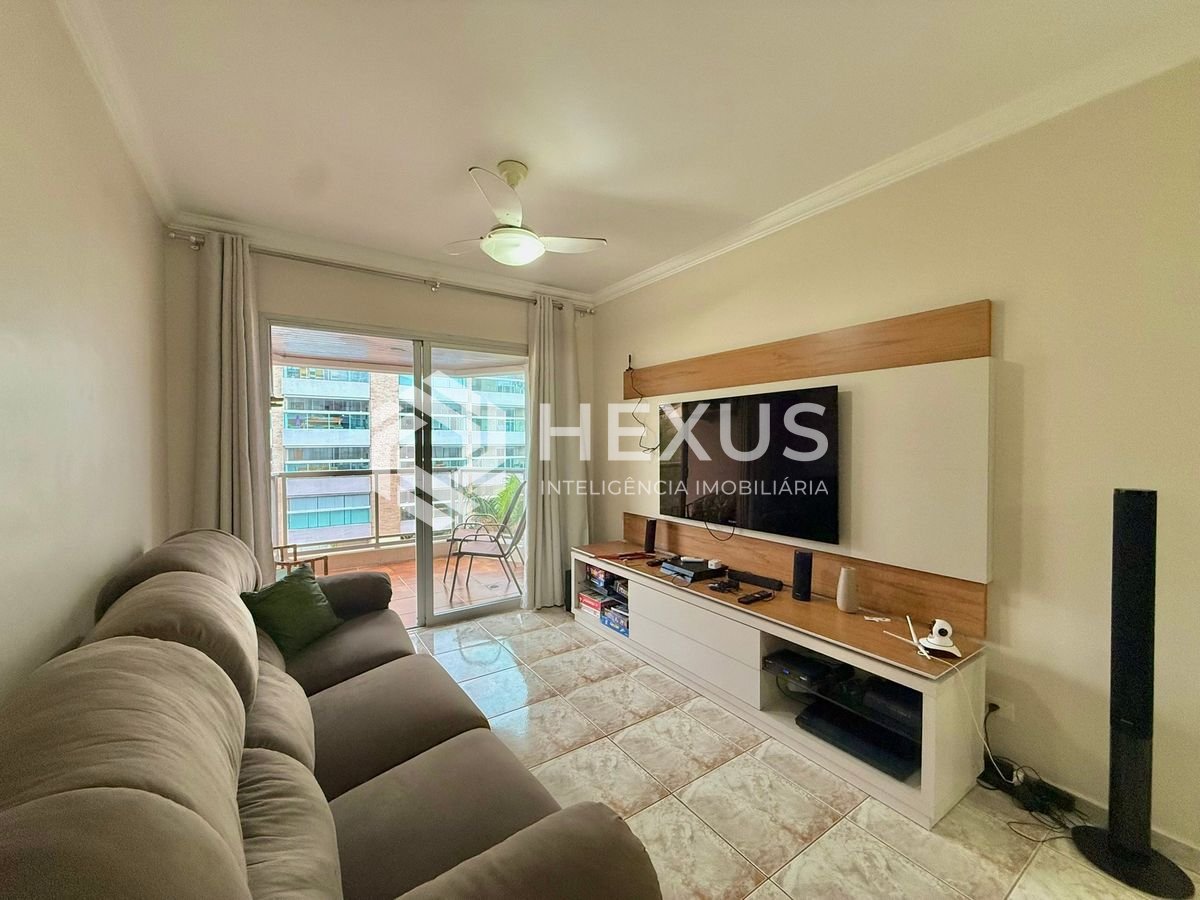 Foto 2 de Apartamento reformado com varanda a 200m da praia na Enseada, Guarujá