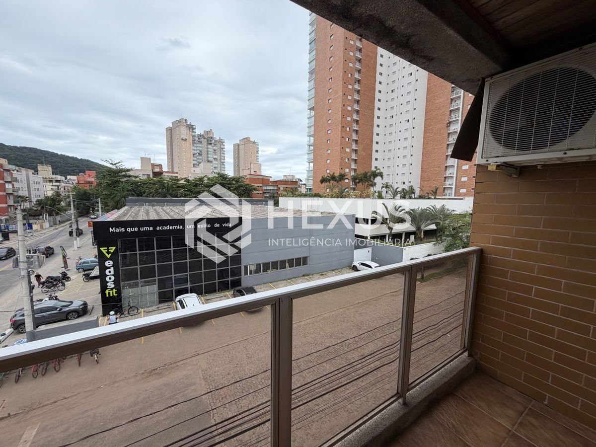 Foto 5 de Apartamento com varanda a 500m da praia na Enseada, Guarujá