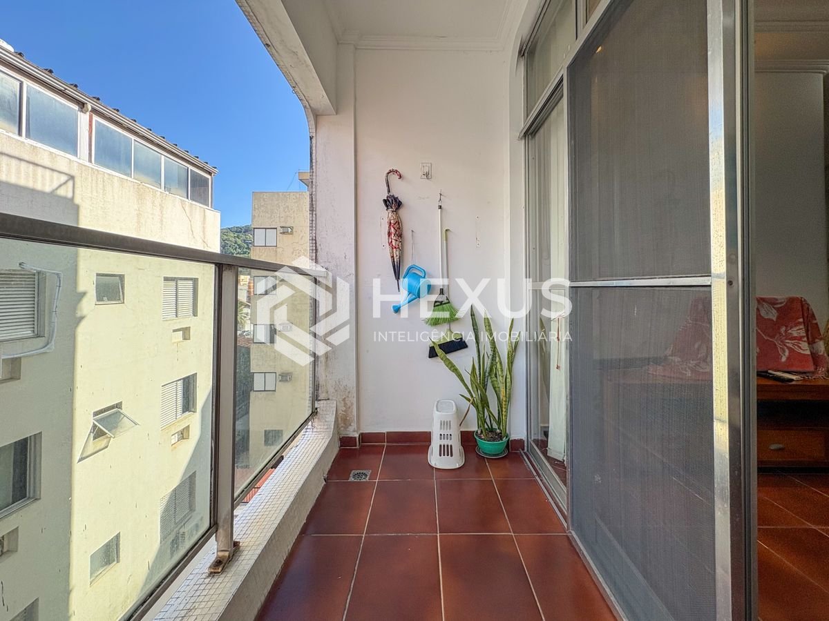 Foto 4 de Apartamento com varanda e lazer a 250m da praia na Enseada, Guarujá