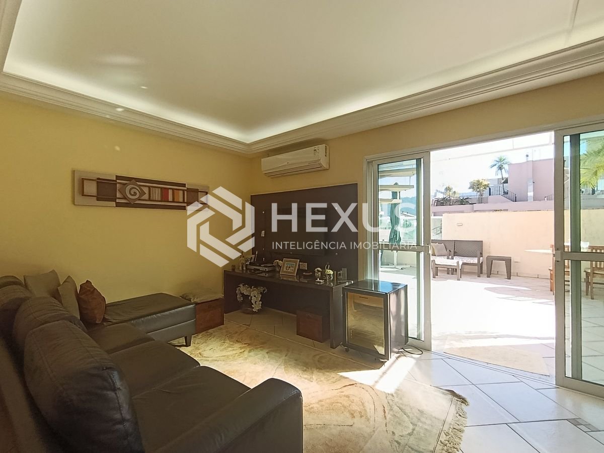Foto 4 de Apartamento com varanda e lazer a 400m da praia na região da Brunella na Enseada, Guarujá