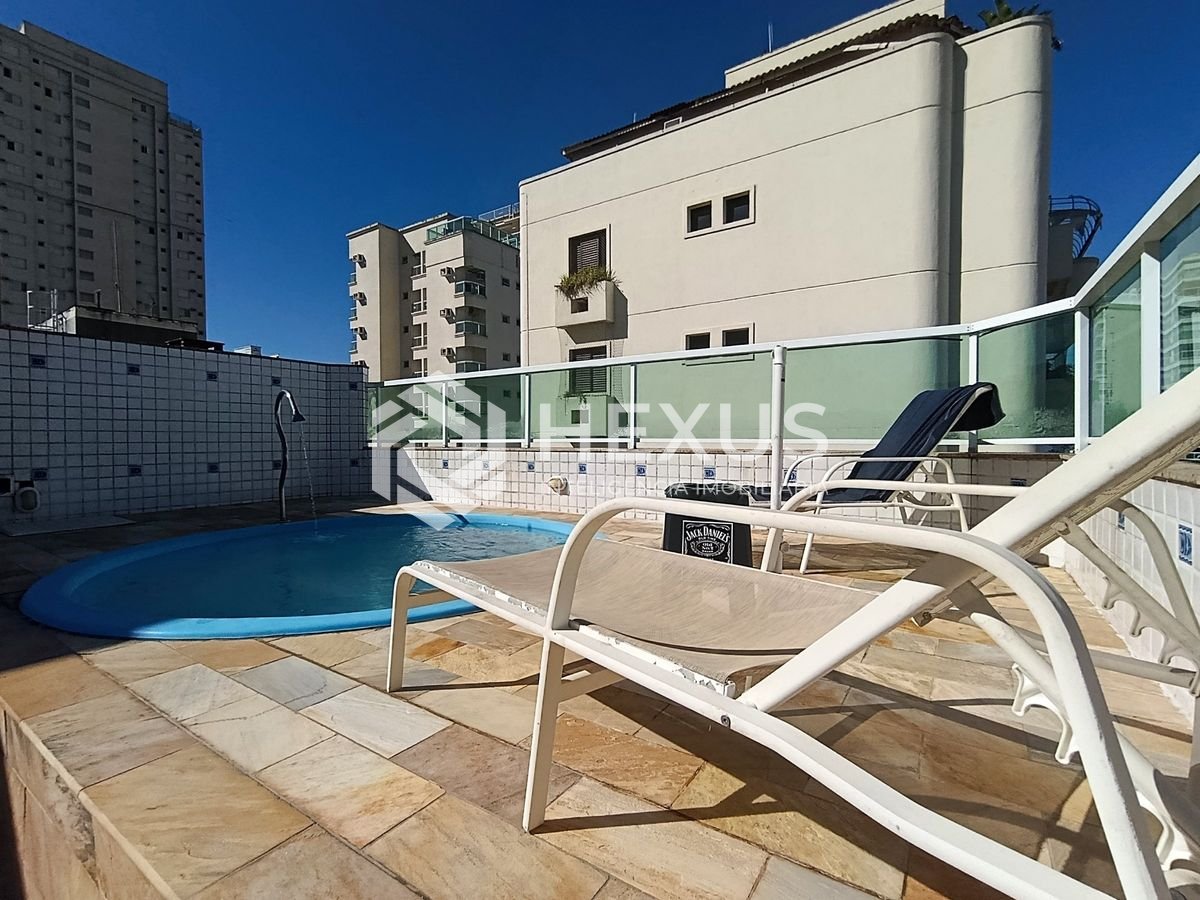 Foto 3 de Apartamento com varanda e lazer a 400m da praia na região da Brunella na Enseada, Guarujá