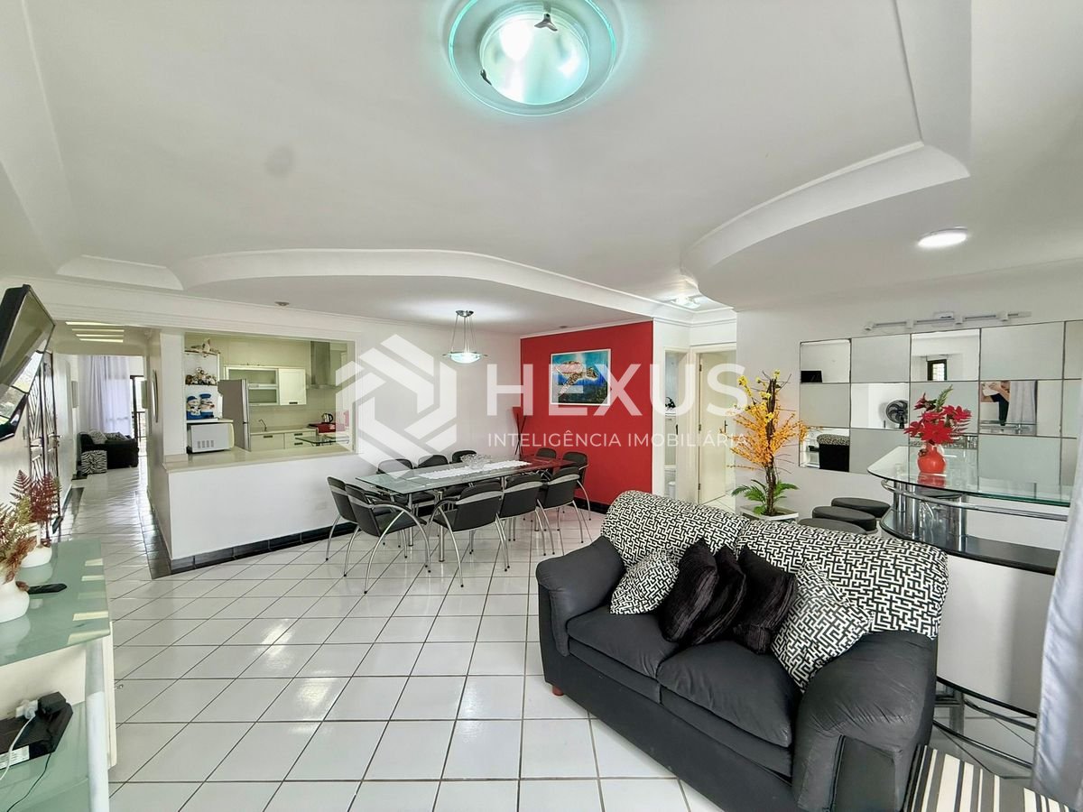 Foto 4 de Apartamento reformado com varanda vista mar e lazer a 300m da praia na região do Tortugas na Enseada, Guarujá