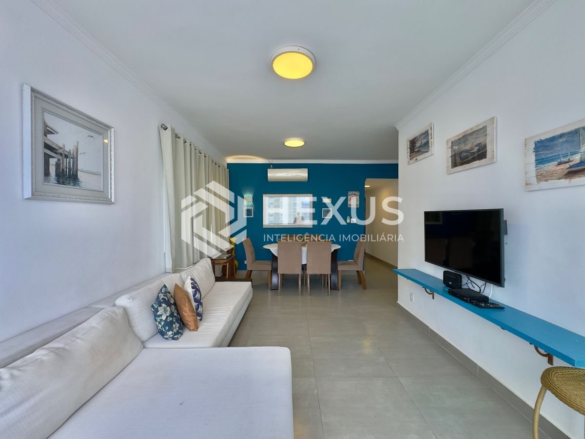 Foto 3 de Apartamento reformado com varanda vista mar na beira mar nas Pitangueiras, Guarujá