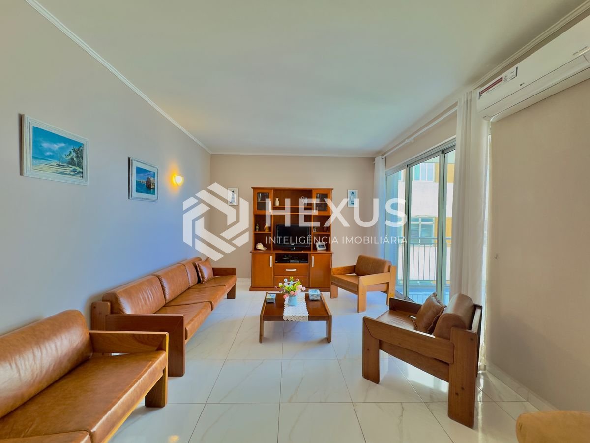 Foto 4 de Apartamento frente mar reformado com varanda vista mar e lazer nas Pitangueiras, Guarujá