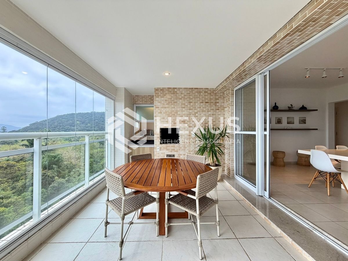 Foto 3 de Apartamento reformado com varanda gourmet vista mar e lazer na Enseada, Guarujá