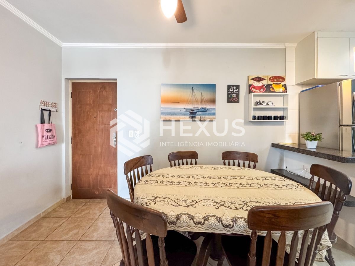 Foto 5 de Apartamento com varanda e lazer a 250m da praia nas Pitangueiras, Guarujá