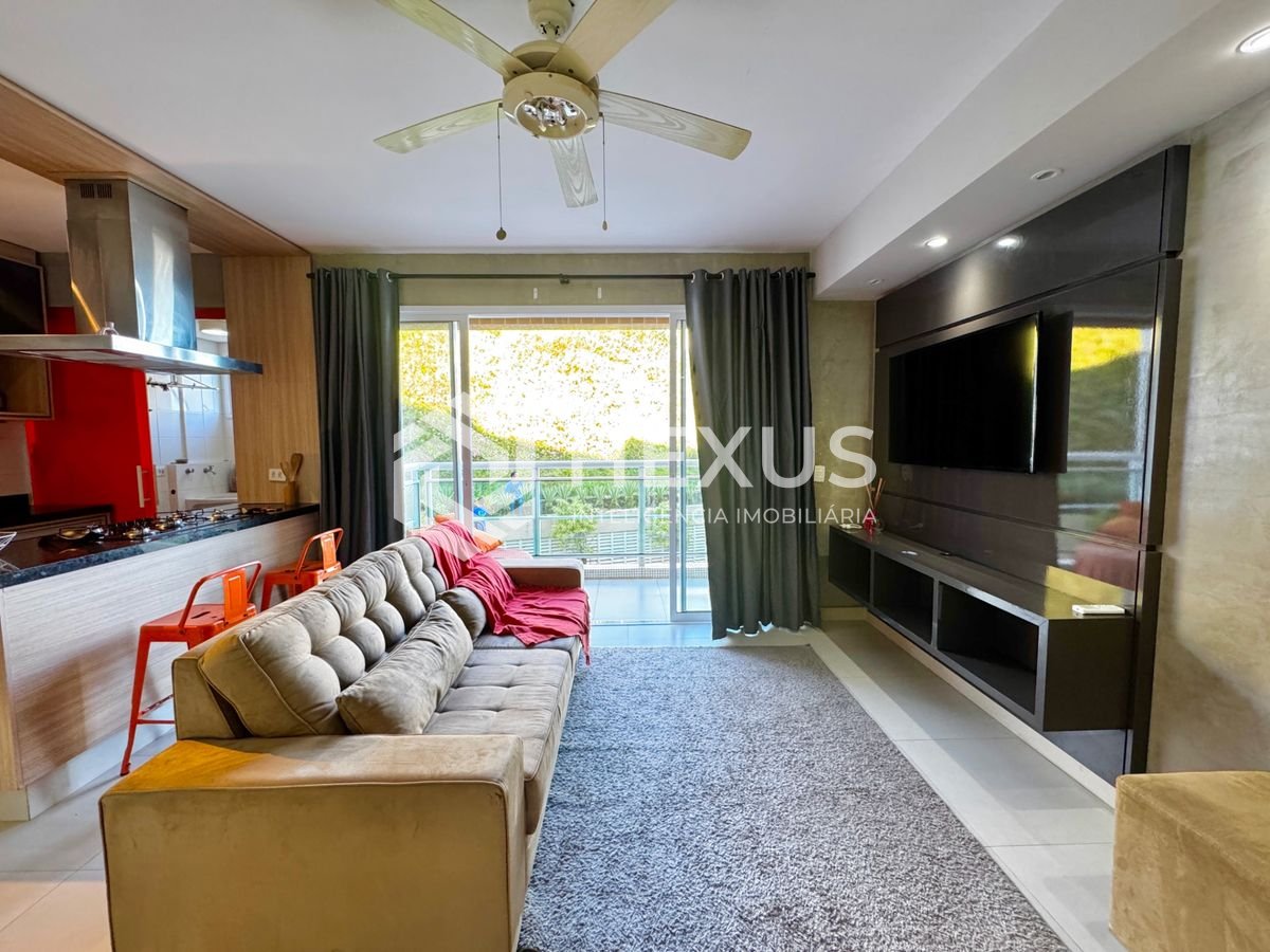 Foto 3 de Apartamento Duplex reformado com varanda vista mar e lazer a 350m da praia na região do Tortugas na Enseada, Guarujá
