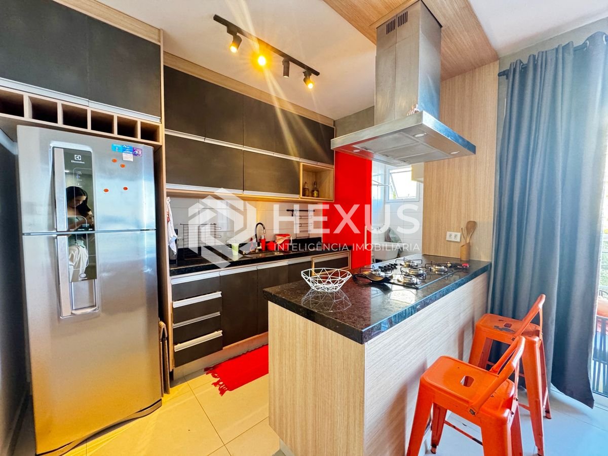 Foto 5 de Apartamento Duplex reformado com varanda vista mar e lazer a 350m da praia na região do Tortugas na Enseada, Guarujá