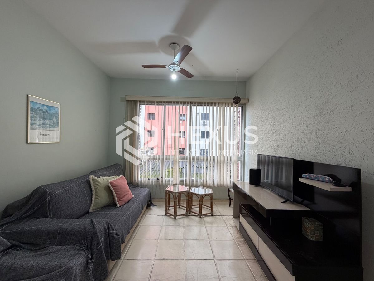 Foto 2 de Apartamento com varanda a 500m da praia na região da Vila Júlia na Enseada, Guarujá