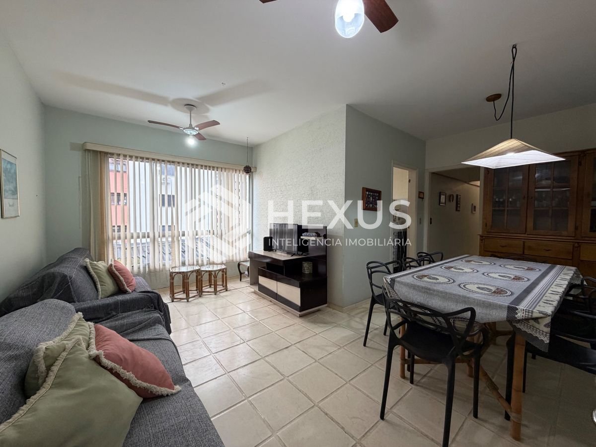 Foto 5 de Apartamento com varanda a 500m da praia na região da Vila Júlia na Enseada, Guarujá