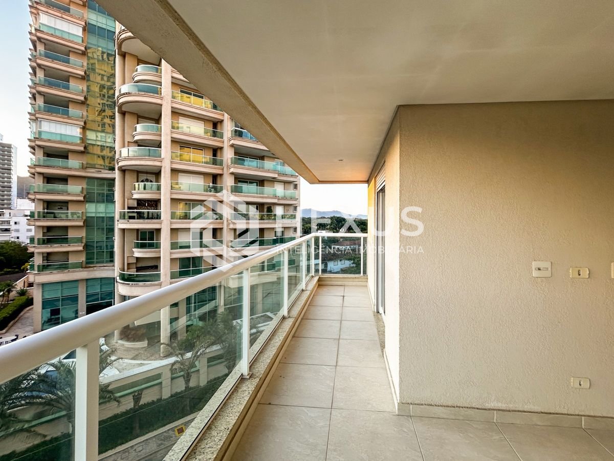 Foto 2 de Apartamento com varanda e lazer a 500m da praia na região da Jardim Virgínia na Enseada, Guarujá