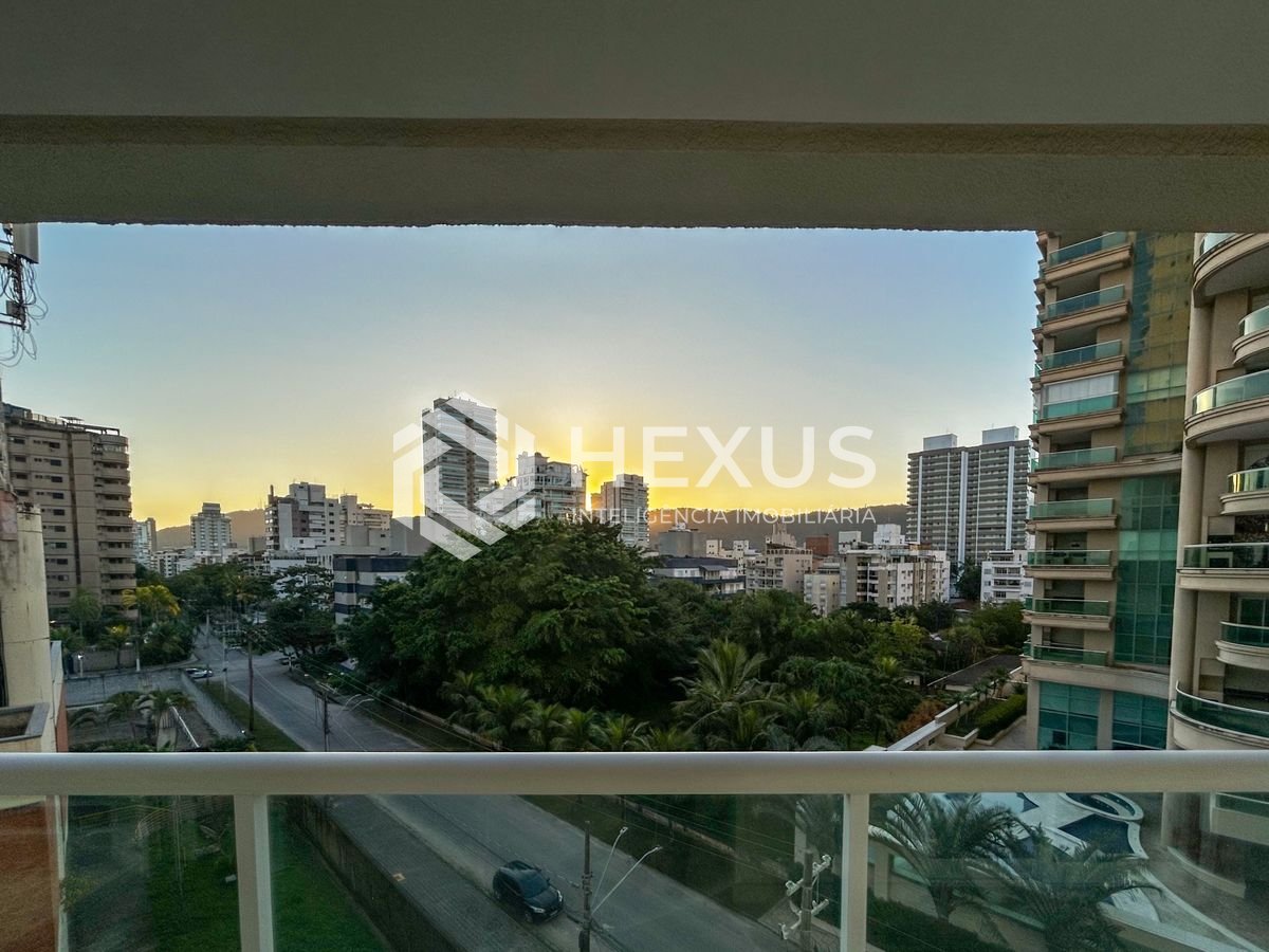 Foto 5 de Apartamento com varanda e lazer a 500m da praia na região da Jardim Virgínia na Enseada, Guarujá