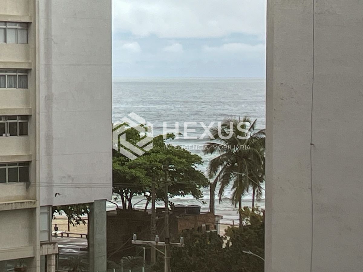 Foto 3 de Apartamento reformado com vista mar a 80m da praia nas Pitangueiras, Guarujá