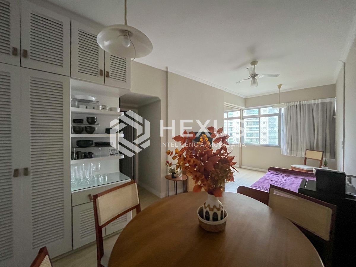 Foto 4 de Apartamento reformado com vista mar a 80m da praia nas Pitangueiras, Guarujá