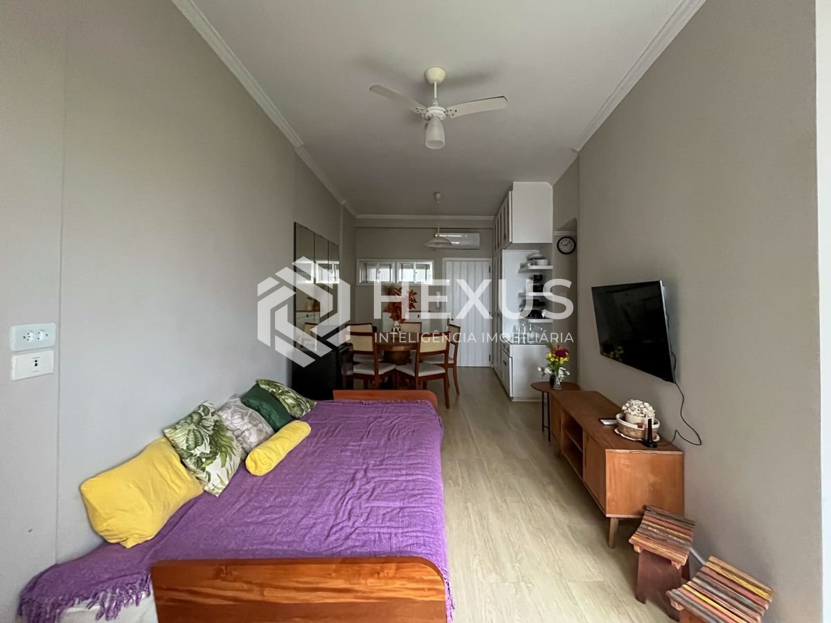 Foto 2 de Apartamento reformado com vista mar a 80m da praia nas Pitangueiras, Guarujá