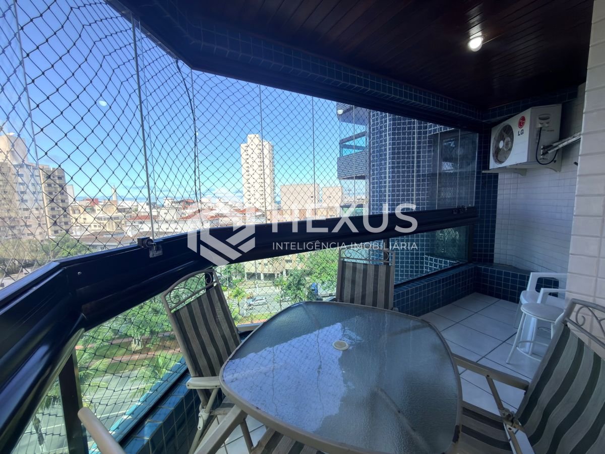 Foto 4 de Apartamento com varanda e lazer a 300m da praia na Enseada, Guarujá