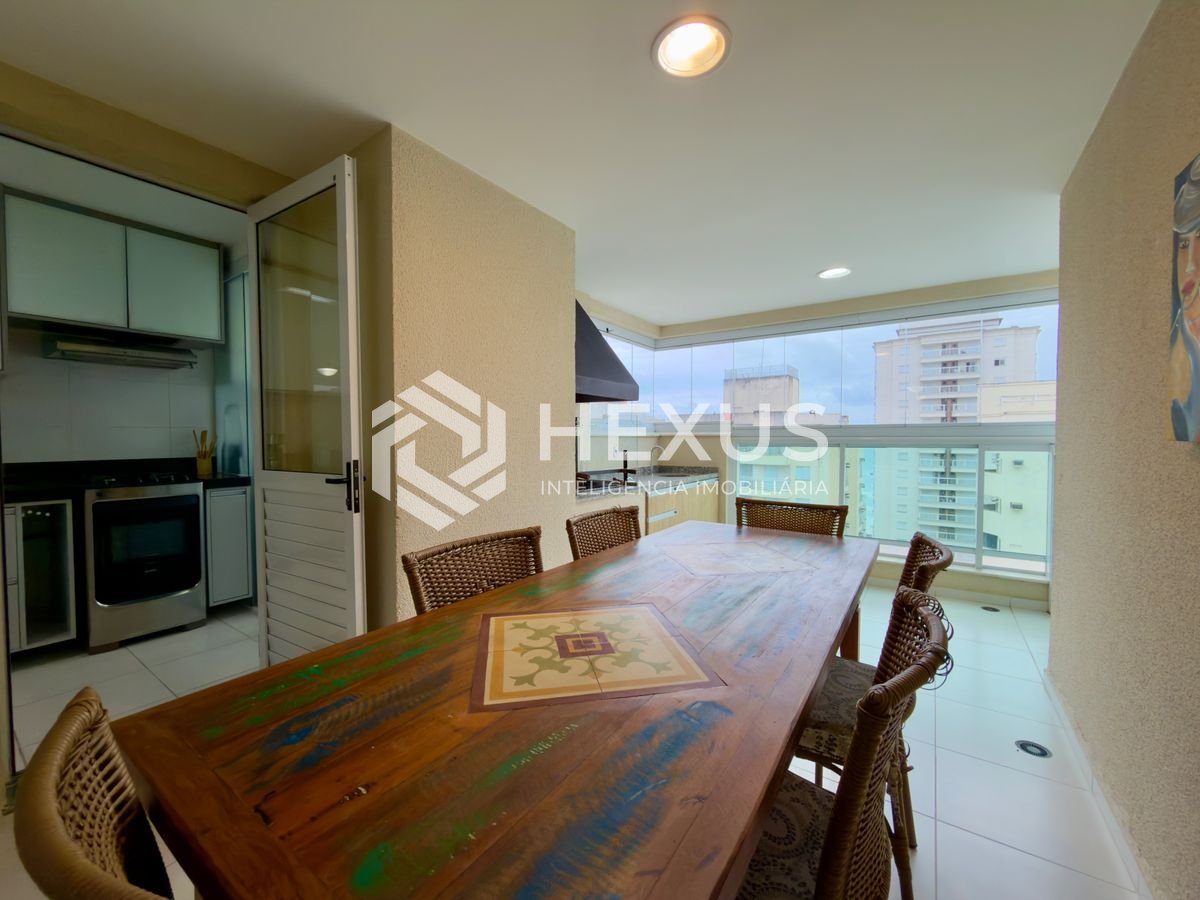 Foto 3 de Apartamento reformado com varanda gourmet vista mar e lazer a 150m da praia nas Pitangueiras, Guarujá