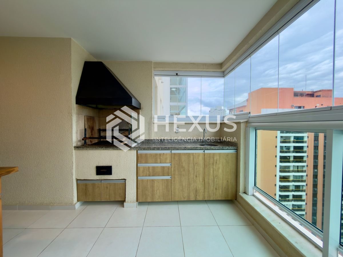 Foto 2 de Apartamento reformado com varanda gourmet vista mar e lazer a 150m da praia nas Pitangueiras, Guarujá