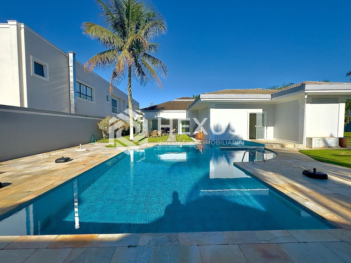 Foto 3 de Casa reformada com piscina e área gourmet no Jardim Acapulco, Guarujá
