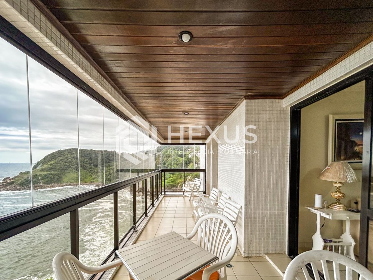 Foto 3 de Apartamento com varanda vista mar e lazer na beira mar da praia nas Tortugas, Guarujá
