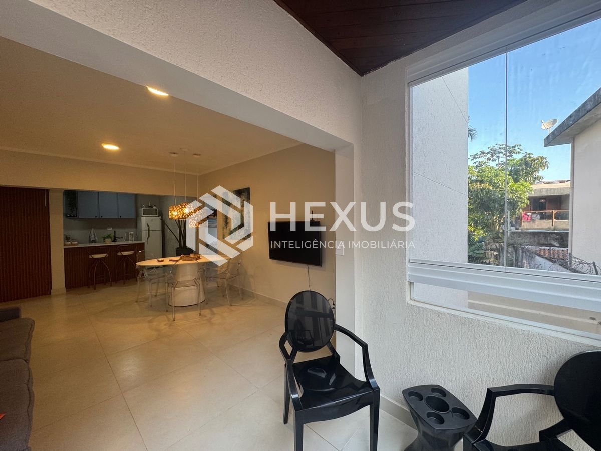 Foto 4 de Apartamento reformado com varanda a 120m da praia na Enseada, Guarujá