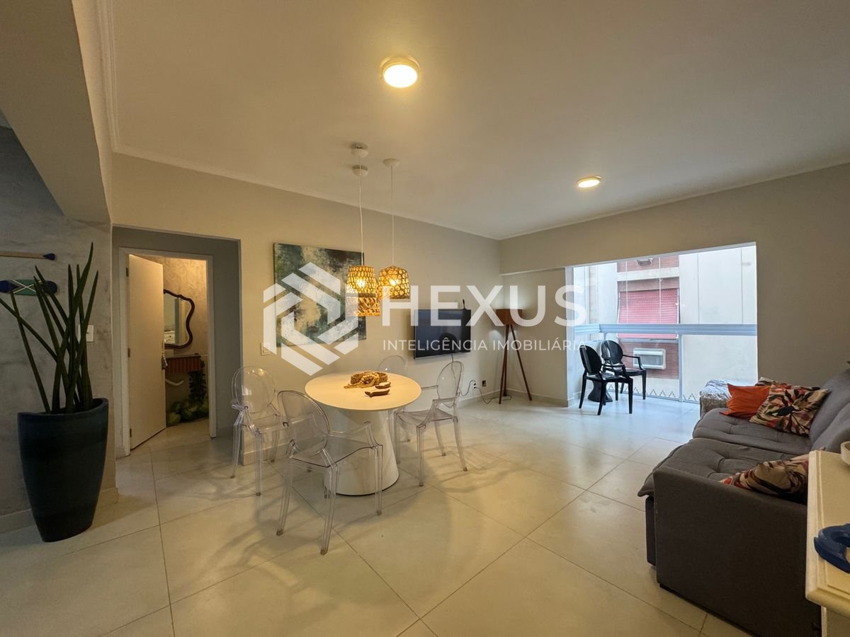 Foto 3 de Apartamento reformado com varanda a 120m da praia na Enseada, Guarujá