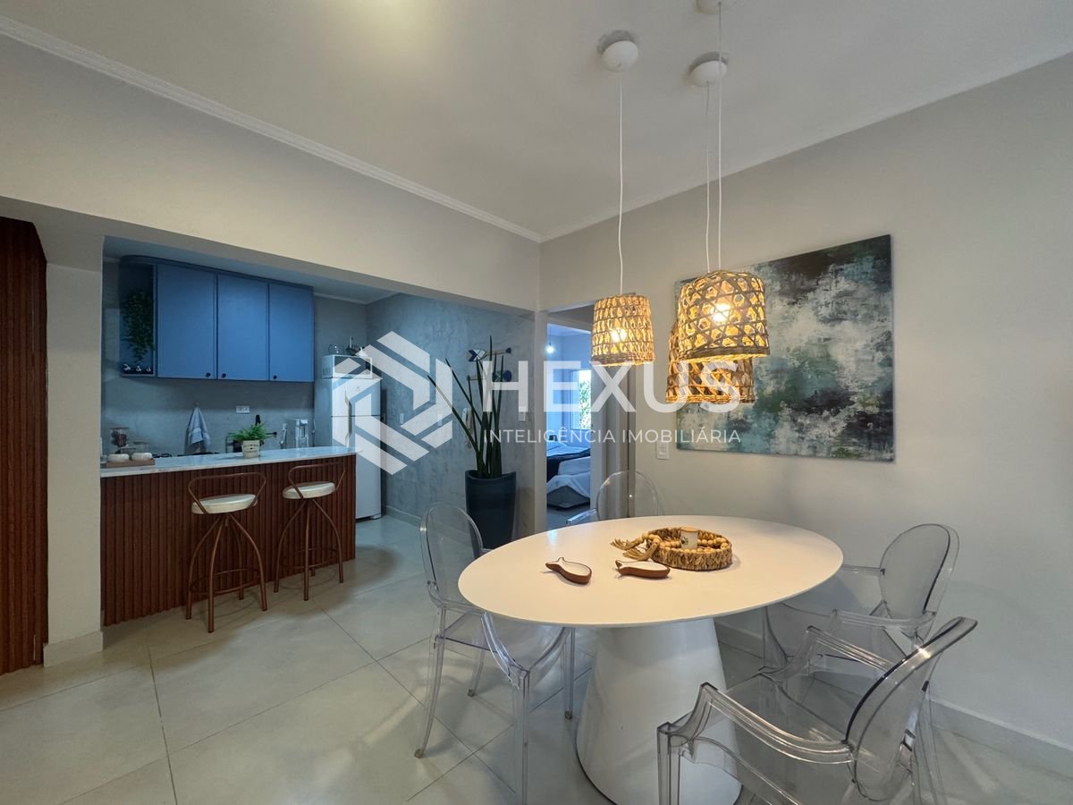 Foto 5 de Apartamento reformado com varanda a 120m da praia na Enseada, Guarujá