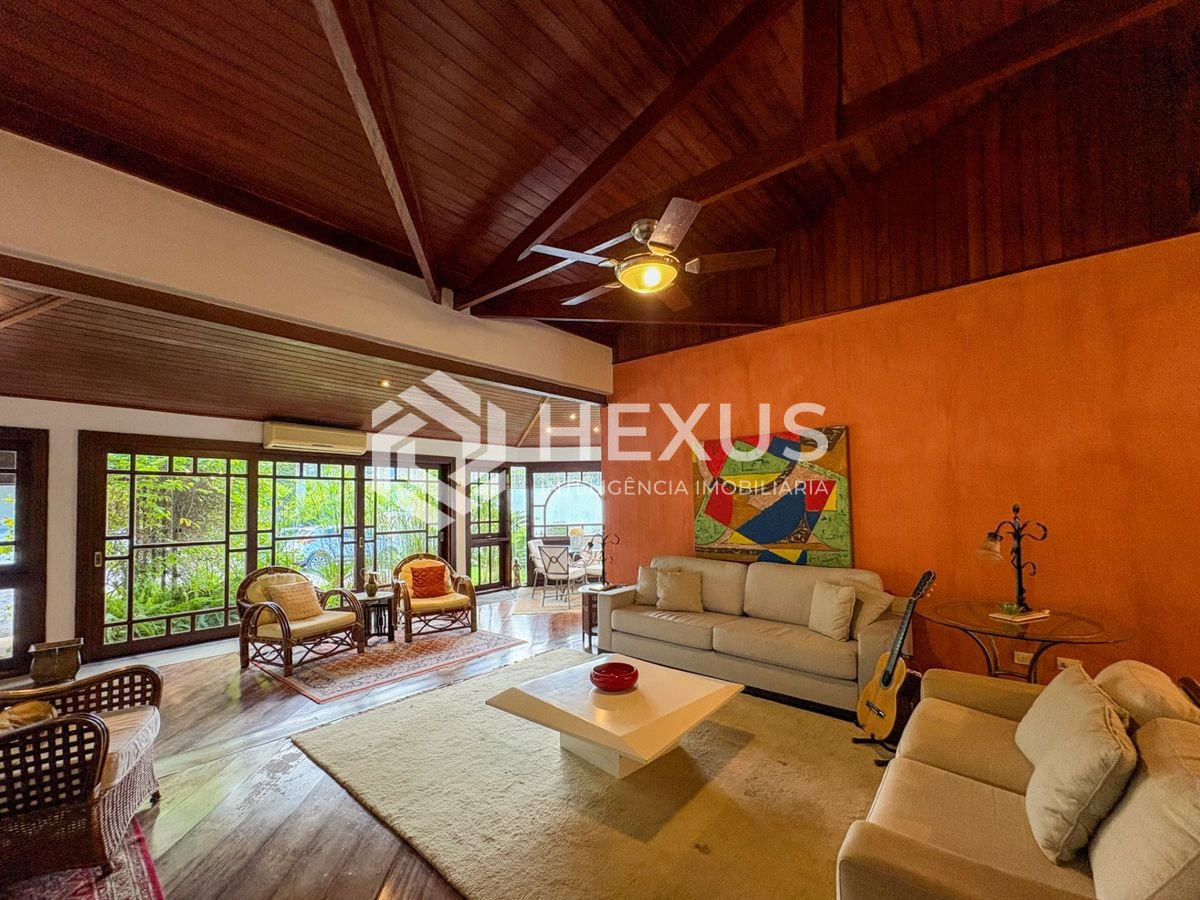 Foto 3 de Casa com piscina e churrasqueira no Condomínio Granville na Enseada, Guarujá