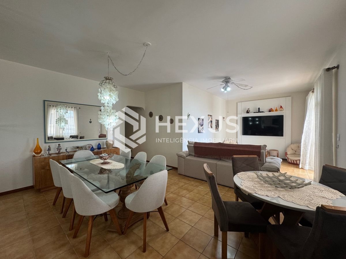 Foto 2 de Apartamento com varanda e lazer a 300m da praia na Enseada, Guarujá
