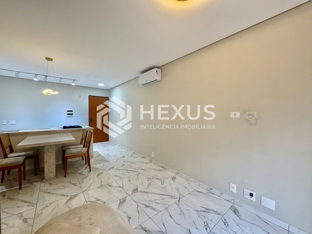 Foto 5 de Apartamento reformado com varanda e lazer a 500m da praia na região do Jardim São Miguel na Enseada, Guarujá