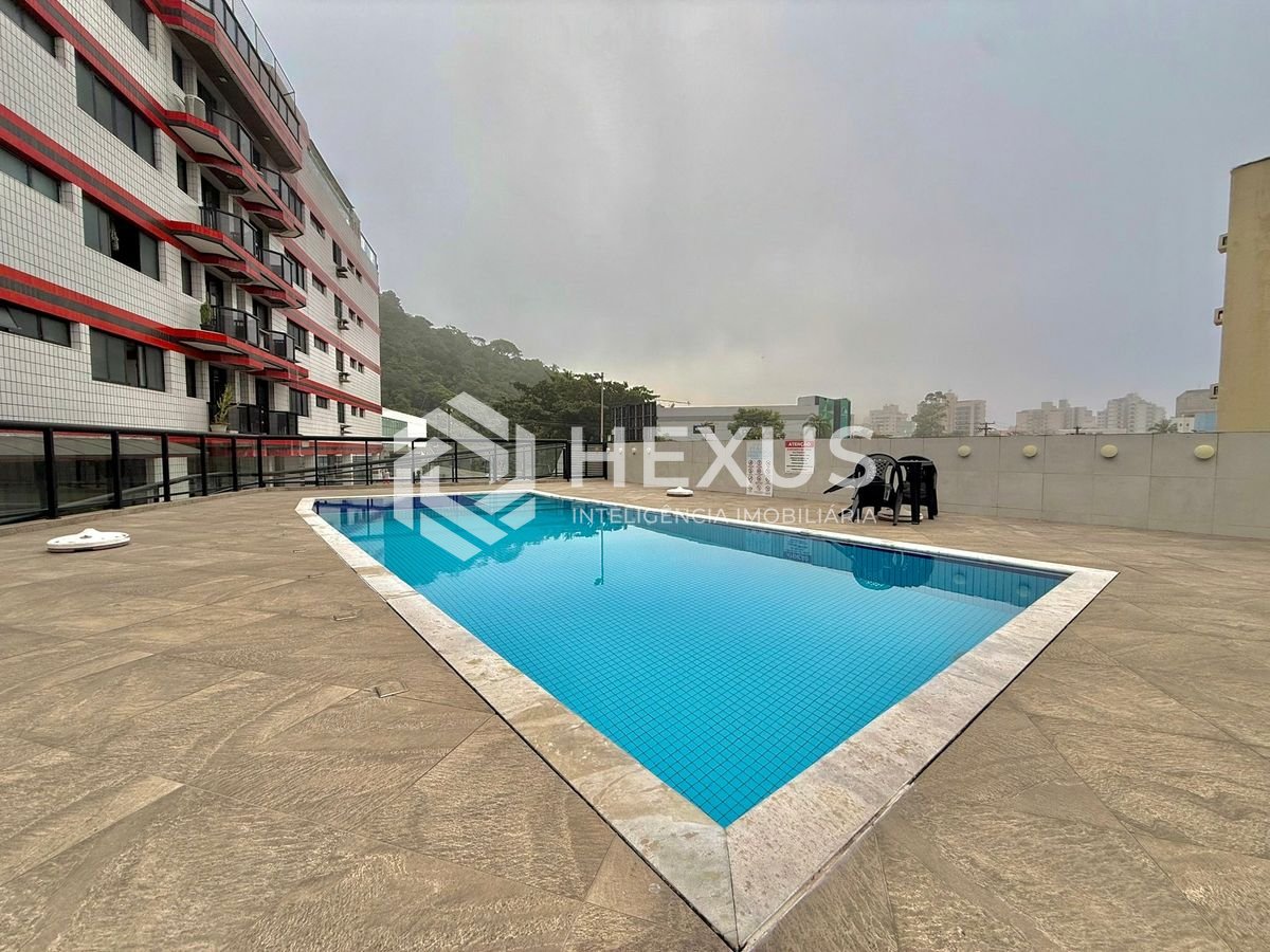 Foto 4 de Apartamento reformado com varanda e lazer a 350m da praia no Tejereba na Enseada, Guarujá